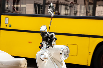 Motorroller mit Bus