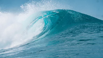 Fotobehang Golven CLOSE UP: Glassy droplets of ocean water fly away from spectacular tube wave.  © helivideo