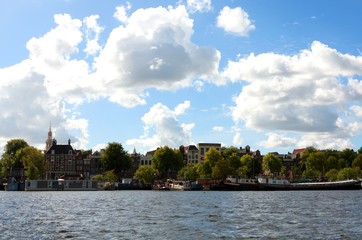 Fototapeta premium Boats and Buildings on a River