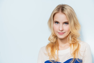 Naklejka premium charming smiling lady