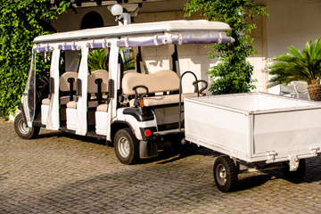 Naklejka premium A car for transportation of tourists and Luggage stands near the hotel