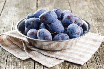 Fresh blue plums.