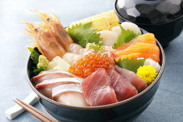海鮮丼　Bowl of rice topped with sashimi. Japanese food.