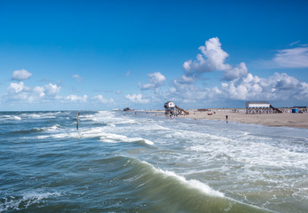 Wellen am Strand von St. Peter-Ording