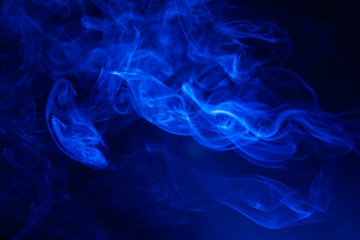 Obraz premium Blue smoke on black background.