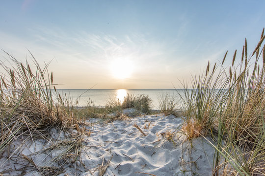 Weiter Meerblick am ruhigen Horizont
