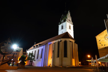 Kirche am Bodensee bei Nacht