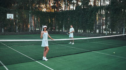 Obraz premium Couple playing tennis