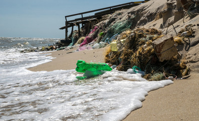 Pollution of the world's oceans with plastic. California, USA