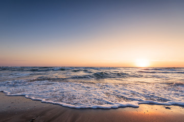 Obraz premium Beautiful sunrise over the sea.