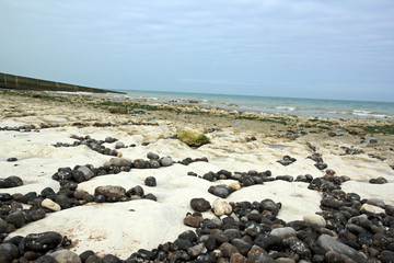 Sainte-Marguerite-sur-mer. Galets, sable et océan. (Baie de Somme France). 
