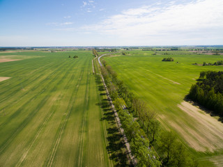 Droga z lotu ptaka z drona pole pola