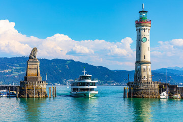 Lighthouse and lion statue in Lindau, Germany - obrazy, fototapety, plakaty