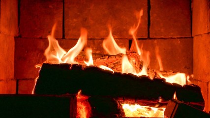 Obraz premium Warm fireplace in private house