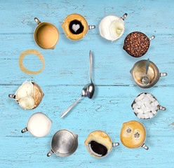 Uhr aus Kaffeebechern