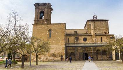 Naklejka premium San Miguel church on top of the hill in Estella, Spain