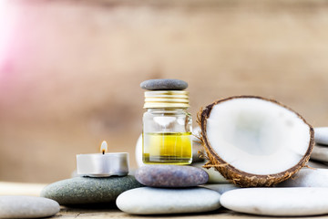Obraz na płótnie Canvas coconut oil for massage pebble candle