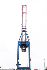 Standing alone harbour crane