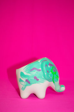 Elefante en cer&aacute;mica pintado
