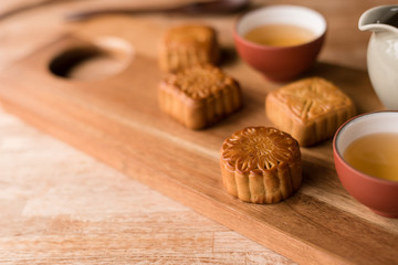 mooncake with tea
