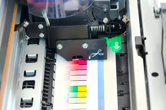 Printer ingjet device machine running motion vinyl white sheet color word printing media