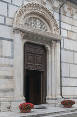 Fototapeta na wymiar Side portal of the Cathedral of Carrara
