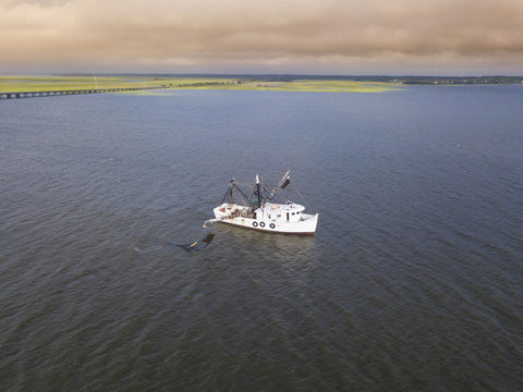 Fototapeta Shrimp boat plying the waters of South Carolina in first light.