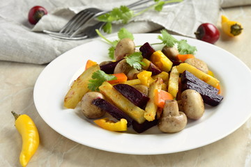 Baked potatoes with mushrooms, peppers and beets
