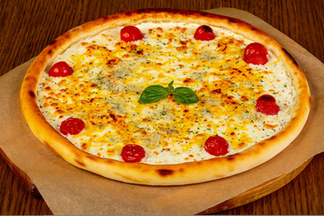 Pizza four cheeses