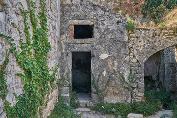 Fototapeta na wymiar Ruine in der Felsenfestungsruine über Kotor