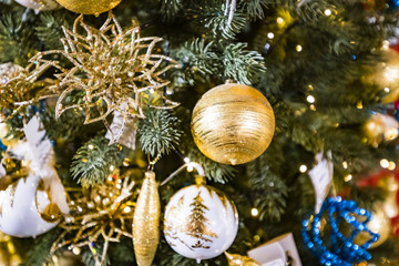 Obraz na płótnie Canvas Christmas tree with shiny baubles on a decked tree