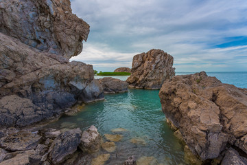 Fototapeta na wymiar lake with beautiful rocks
