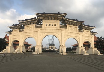 Fototapeta na wymiar Arch of the liberty square, Taipei, Taiwan