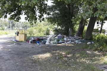 garbage cans, garbage dump
