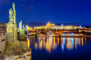 Obraz premium Prague Castle and Charles Bridge at night, Prague, Czech Republic