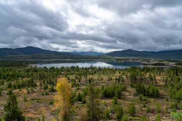Fototapeta na wymiar rocky mountain lake