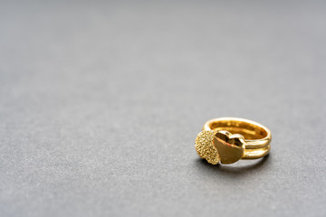 The jewels in the picture are so beautiful. This jewelry is so expensive and valuable that this is usually exchanged each other as a declarations of undying love.