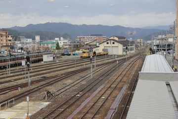 Fototapeta premium 高山駅構内から見た北(富山駅)方向の風景(岐阜県)