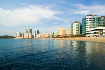 Plakat Haeundae beach is Busan's most popular beach because of its easy access from downtown Busan. And It is one of the most famous beaches in South Korea.