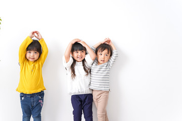 Fototapeta premium 笑顔で遊ぶ子ども