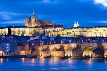 Fototapeta premium night view of Prague castle and Charles bridge over Moldau river, Lesser town, Prague (UNESCO), Czech republic