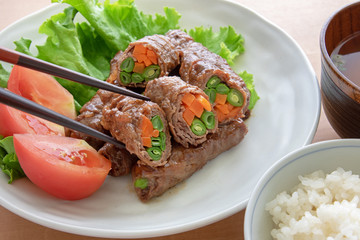 牛肉の肉巻き