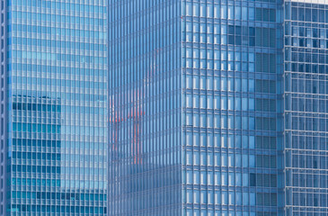 東京・高層ビル群　クローズアップ 窓