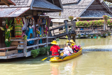 Fototapeta na wymiar Floating Market in Pattaya