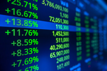 Obraz premium Stock market graph analysis. Stock market data on LED display on laptop screen for finance and economic. Business graph background.