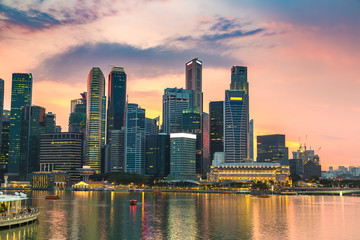 Naklejka premium Singapur nocą