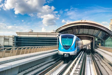 Zelfklevend Fotobehang Dubai metro spoorweg © Sergii Figurnyi
