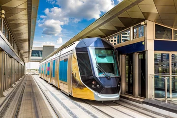 Foto op Plexiglas Nieuwe moderne tram in Dubai © Sergii Figurnyi