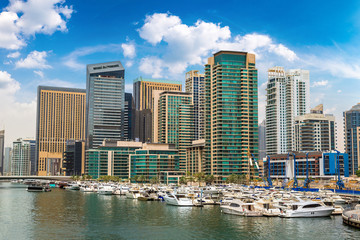 Obraz na płótnie Canvas Dubai Marina in a summer day