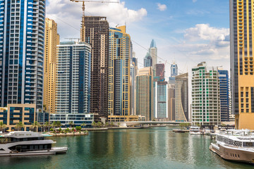 Fototapeta na wymiar Dubai Marina in a summer day